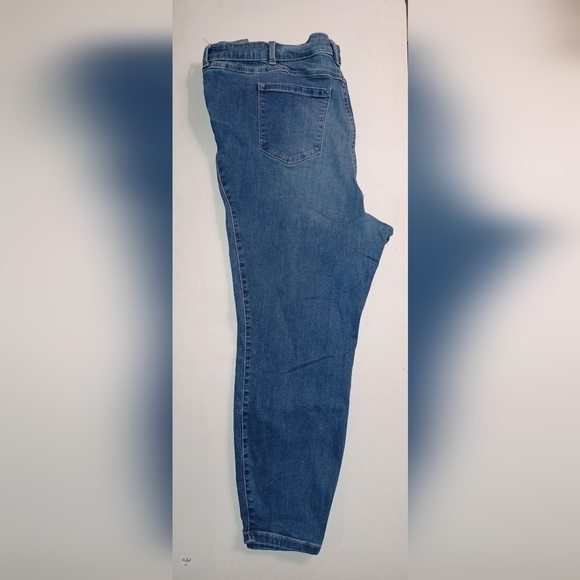 A Torrid Feel The Fit Midfit Super Skinny Jeans - Picture 3 of 9